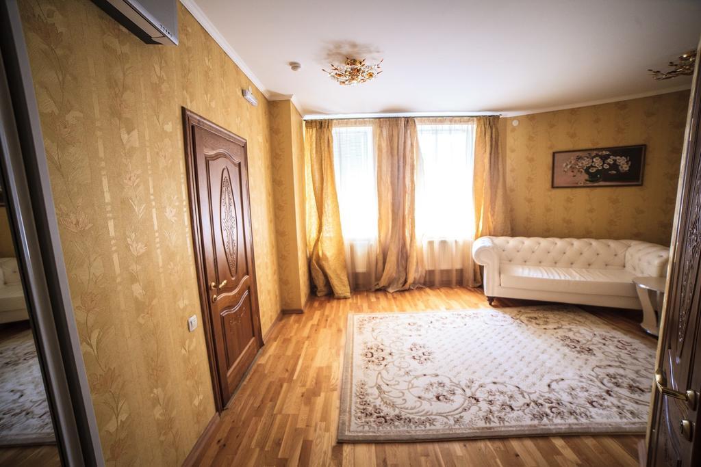Imperiya Hotel Khmelʼnytsʼkyy Quarto foto