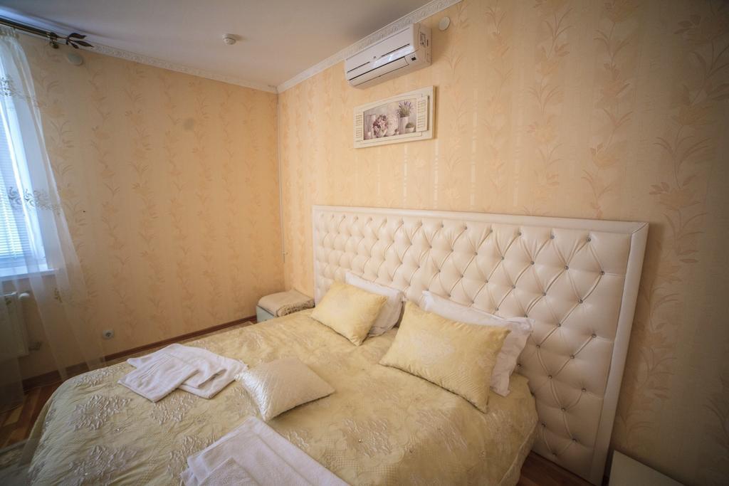 Imperiya Hotel Khmelʼnytsʼkyy Quarto foto
