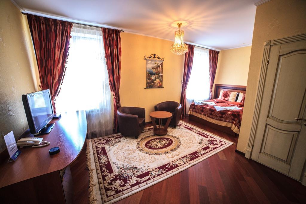 Imperiya Hotel Khmelʼnytsʼkyy Quarto foto