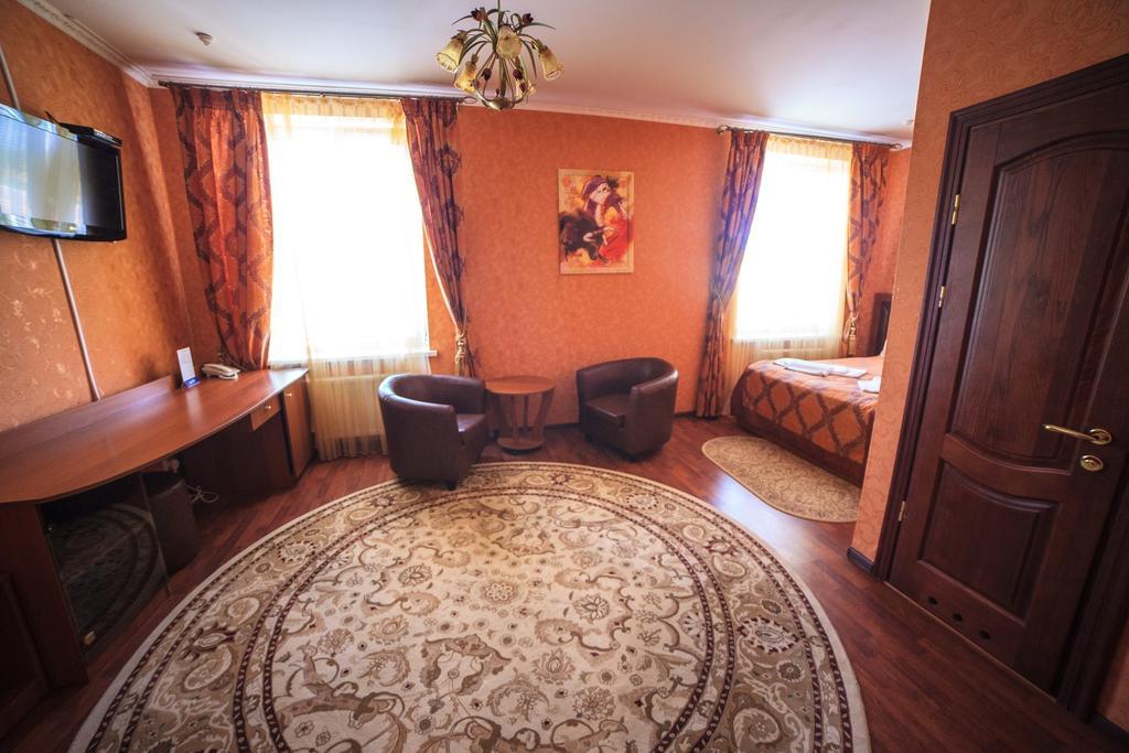 Imperiya Hotel Khmelʼnytsʼkyy Quarto foto